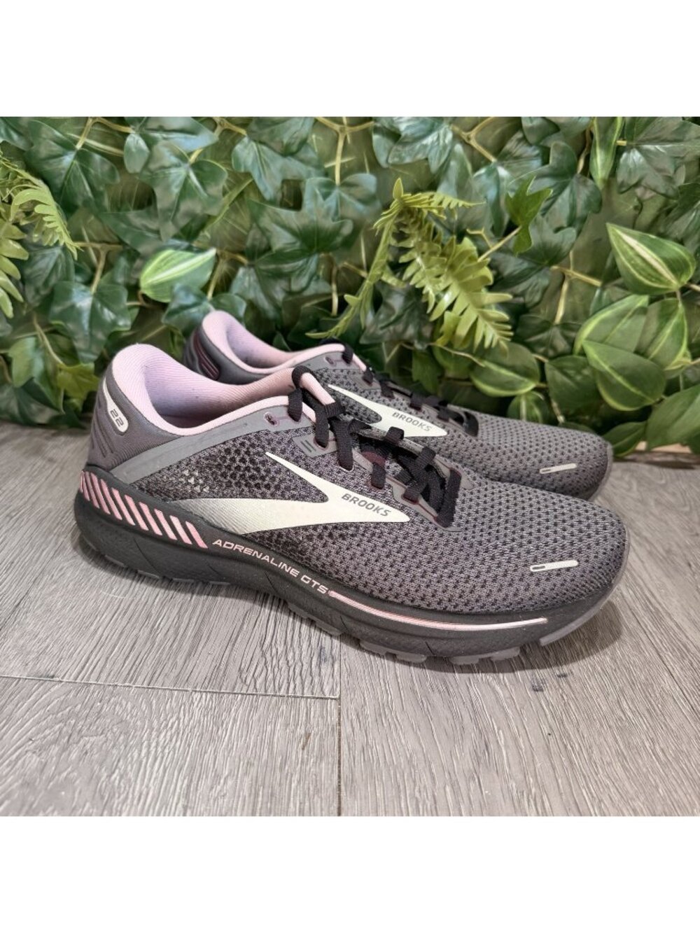 Brooks Adrenaline GTS 22 Womens 9.5 Gray Pink Running Shoes Sneakers 1203531B015